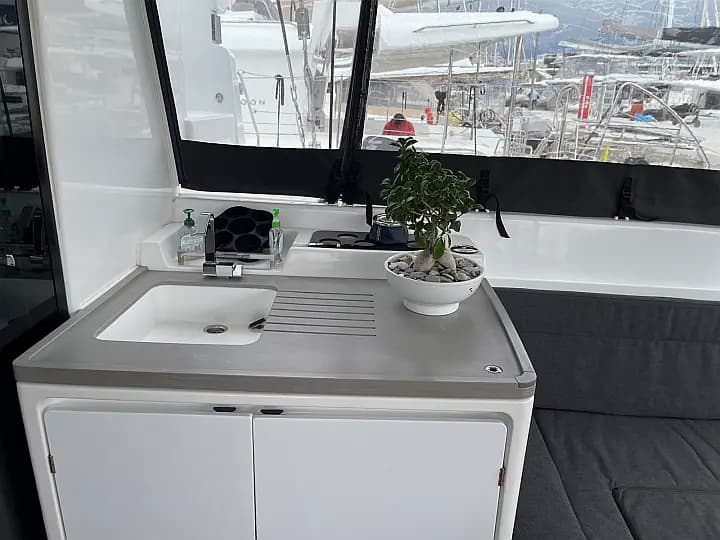 Lagoon 50 in Athens / Alimos Marina - Photo 3