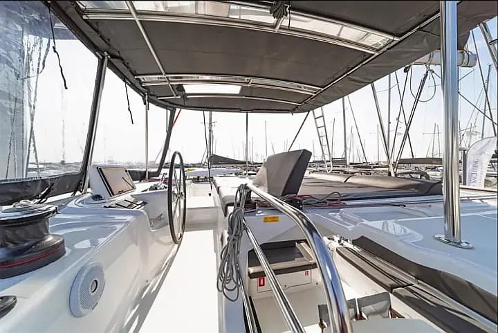 Lagoon 46 in Athens / Alimos Marina - Photo 3