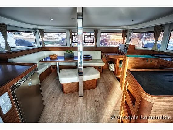 Lagoon 42 in Syros / Finikas port - Photo 2