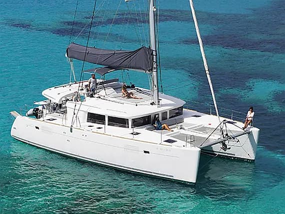 Lagoon 450 in Ibiza / Santa Eulària des Riu / Marina Santa Eulalia - Photo 1