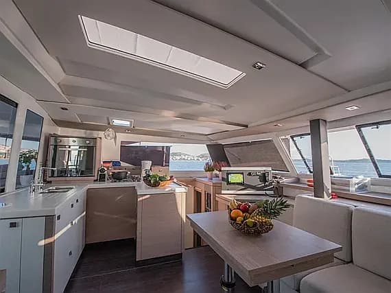 Astréa 42 in Lavrion / Olympic Marina - Photo 2