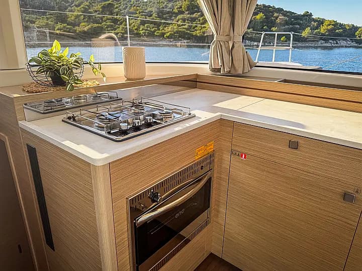 Lagoon 43 in Seget Donji / Marina Baotić - Photo 3