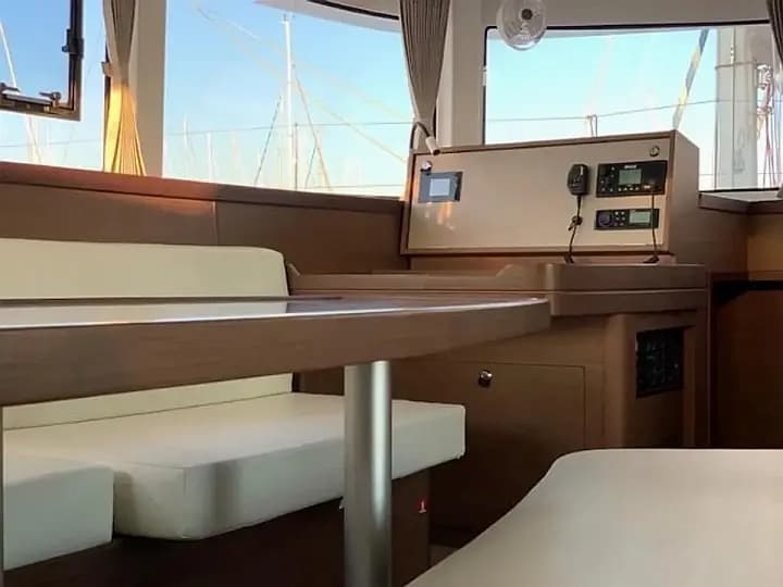 Lagoon 42 in Piombino / Marina Arcipelago Toscano - Photo 5