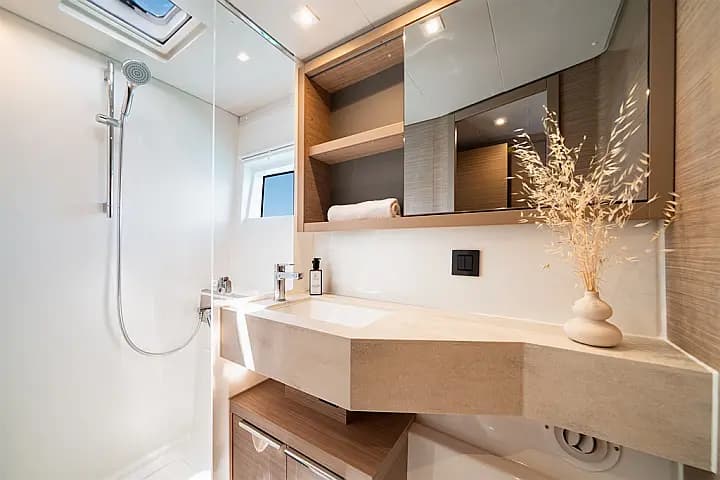 Lagoon 46 in Skiathos - Photo 4