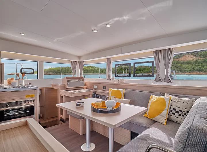 Lagoon 40 in Ibiza / Santa Eulària des Riu / Marina Santa Eulalia - Photo 5