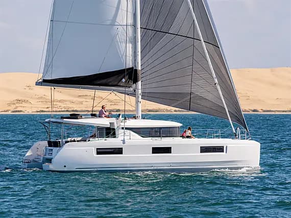 Lagoon 46 in Santorini / Vlichada port - Photo 1