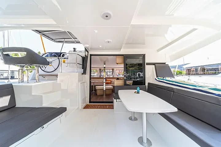 Lagoon 42 in Skiathos - Photo 5