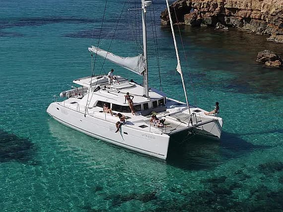 Lagoon 440 in Ibiza / Santa Eulària des Riu / Marina Santa Eulalia - Photo 1