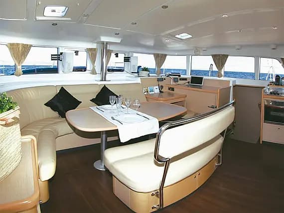 Lagoon 440 in Ibiza / Santa Eulària des Riu / Marina Santa Eulalia - Photo 2