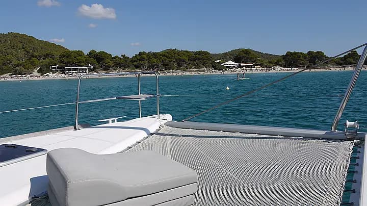 Lagoon 440 in Ibiza / Santa Eulària des Riu / Marina Santa Eulalia - Photo 4