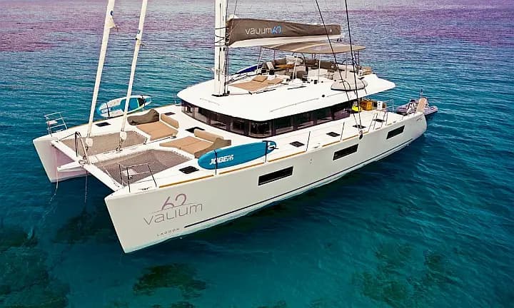 Lagoon 620 in Nea Peramos - Attica / Nea Peramos - Photo 3