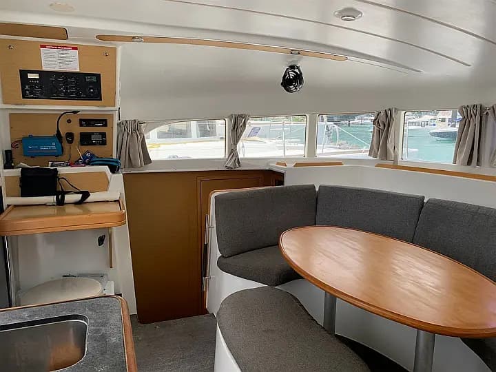 Lagoon 380 in Eden Island / Mahe, Victoria / Eden Island Marina - Photo 3