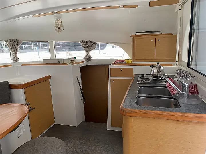 Lagoon 380 in Eden Island / Mahe, Victoria / Eden Island Marina - Photo 5
