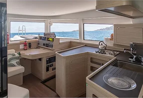 Lagoon 42 in Eden Island / Mahe, Victoria / Eden Island Marina - Photo 3