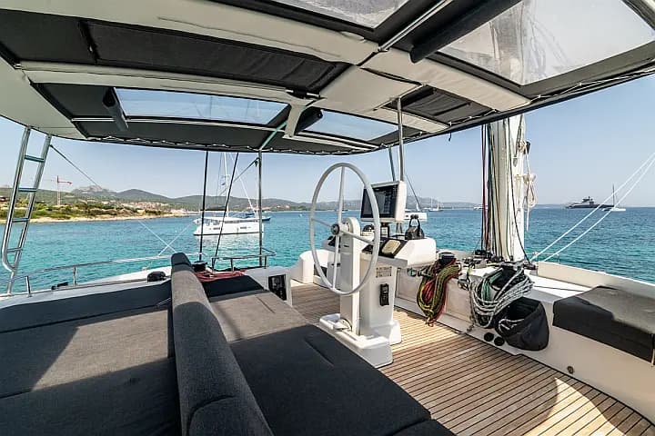 Lagoon 52F in Sardinia / Portisco / Cala dei Sardi - Photo 3