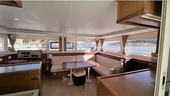 Lagoon 450 Fly in Ibiza / Sant Antoni de Portmany Port - Photo 2