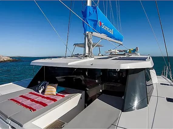 Sunsail 424 in Raiatea / Apooiti Marina - Photo 2