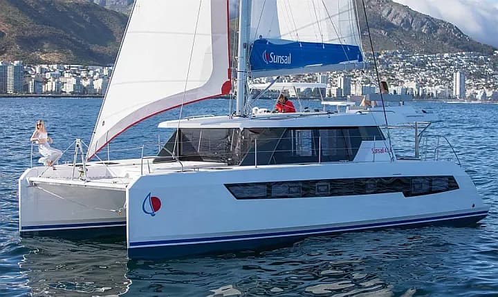 Sunsail 424 in Raiatea / Apooiti Marina - Photo 4