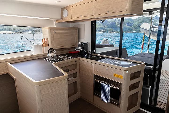 Lagoon 42 in Eden Island / Mahe, Victoria / Eden Island Marina - Photo 4