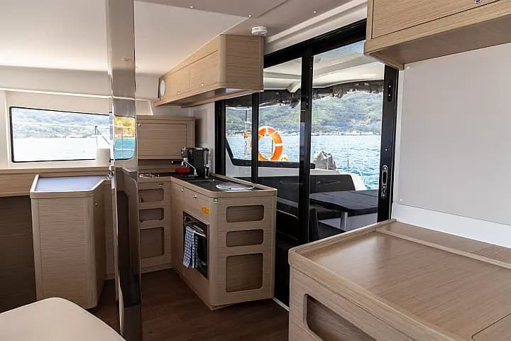 Lagoon 42 in Eden Island / Mahe, Victoria / Eden Island Marina - Photo 4