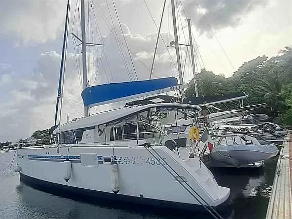 Lagoon 450 Sport in Martinique / Le Marin - Photo 1