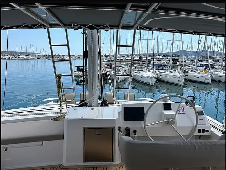 Bali 5.4 in Eden Island / Mahe, Victoria / Eden Island Marina - Photo 3