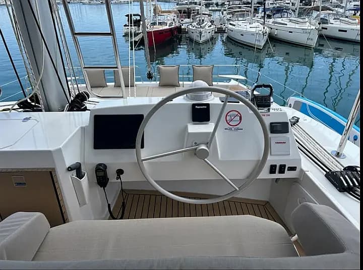 Bali 5.4 in Eden Island / Mahe, Victoria / Eden Island Marina - Photo 5