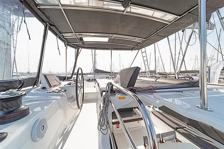Lagoon 46 in Athens / Alimos Marina - Photo 3
