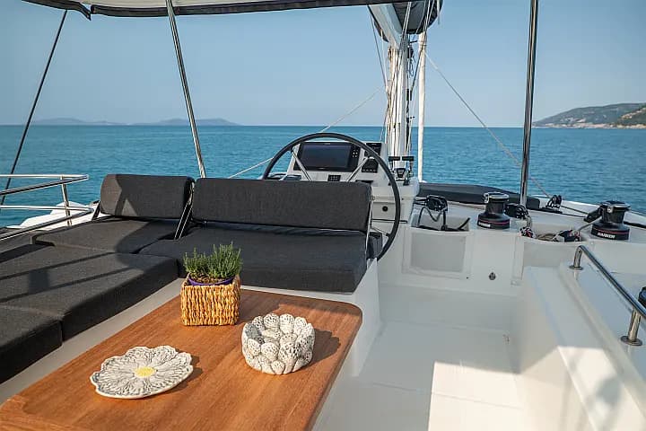 Lagoon 51 in Salerno / Marina d'Arechi - Photo 4