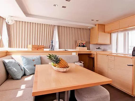 Lagoon 450 Fly in Naples / Darsena Acton - Photo 2