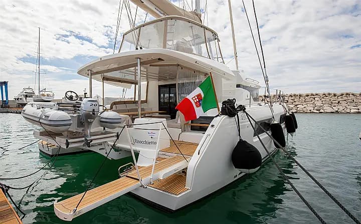 Lagoon 50 in Salerno / Marina d'Arechi - Photo 4