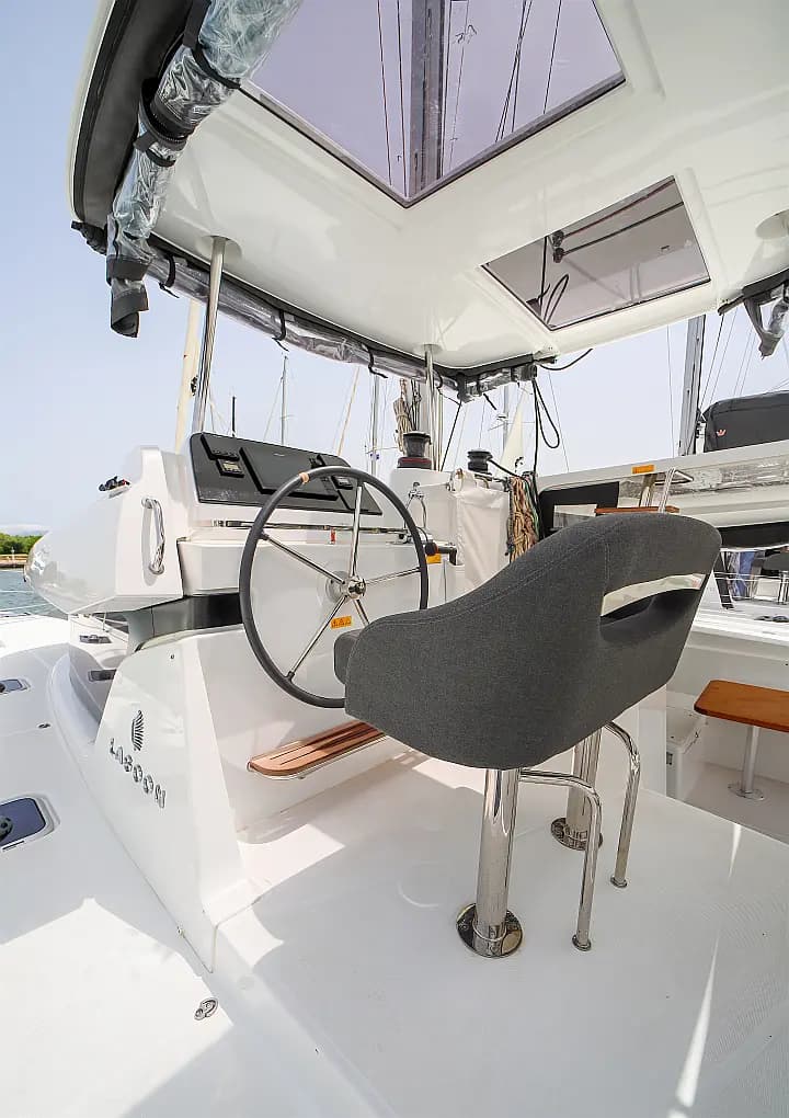 Lagoon 42 in Sardinia / Olbia / Marina di Olbia - Photo 3