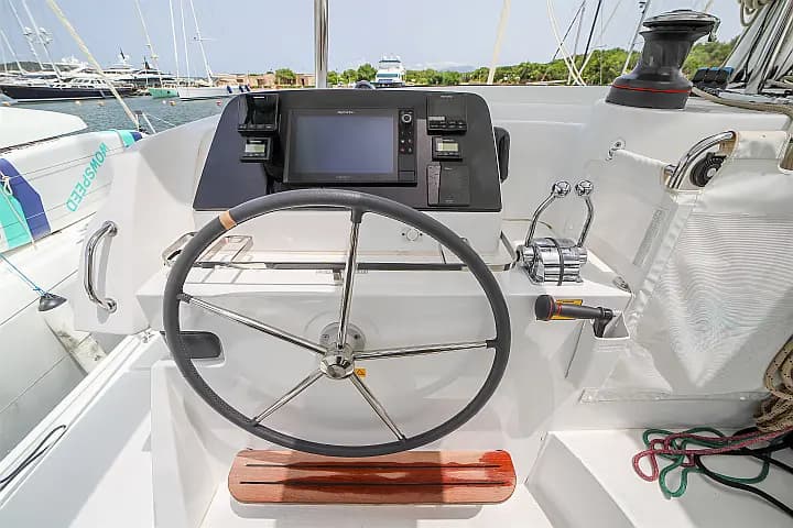 Lagoon 42 in Sardinia / Olbia / Marina di Olbia - Photo 5