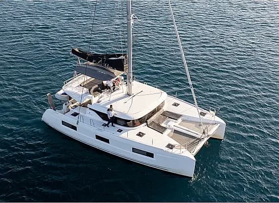 Lagoon 46 in Paros port - Photo 1