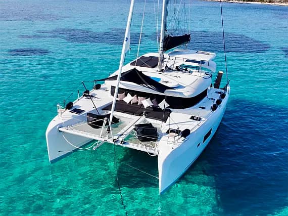 Lagoon 42 in Paros port - image 1