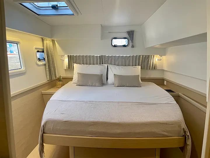Lagoon 42 in Paros port - Photo 5