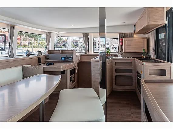 Lagoon 42 in Sicily / Furnari / Marina Portorosa - Photo 2