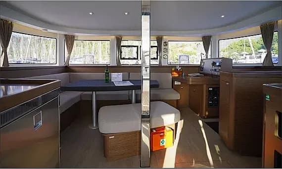Lagoon 42 in Mykonos / Tourlos Marina - Photo 2