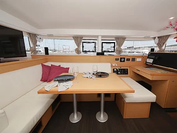 Lagoon 400 S2 in Sukošan / D-Marin Dalmacija Marina - Photo 4