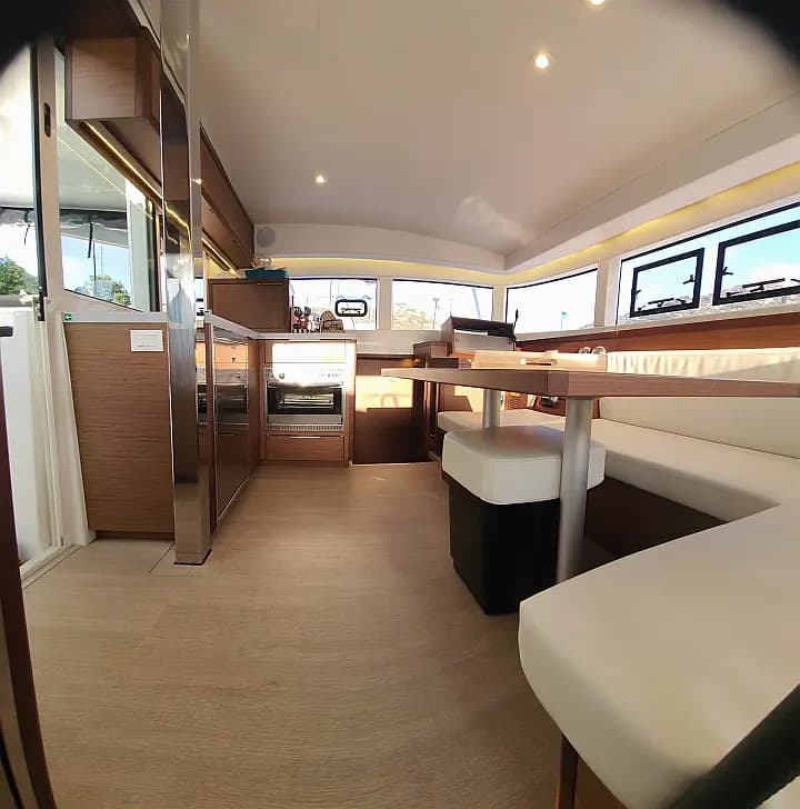 Lagoon 40 in Sardinia / Olbia / Marina Golfo Cugnana - Photo 5