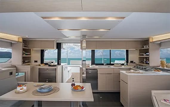 Lagoon 46 in Athens / Alimos Marina - Photo 2