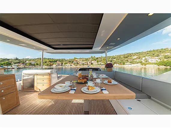 Aventura 50 MY in Athens / Alimos Marina - Photo 3