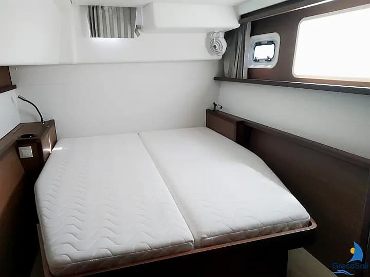 Lagoon 450 Fly in Paros port - Photo 4