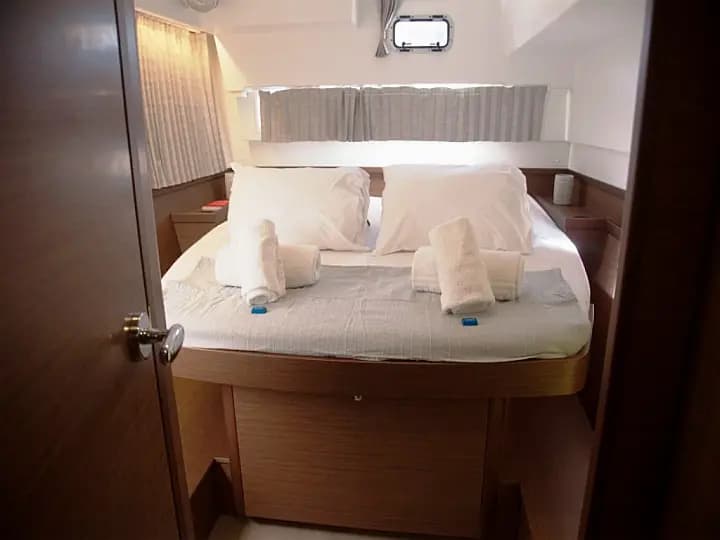 Lagoon 42 in Lavrion Main Port - Photo 5