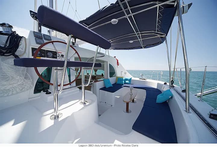 Lagoon 380 in Sardinia / Portisco / Cala dei Sardi - Photo 4