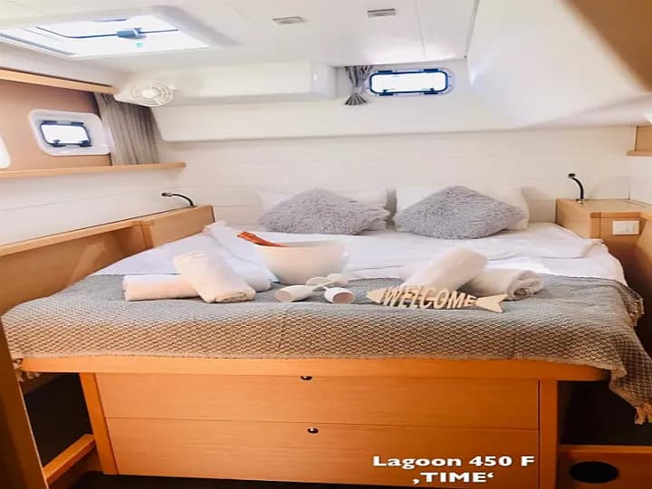 Lagoon 450 in Sukošan / D-Marin Dalmacija Marina - Photo 4