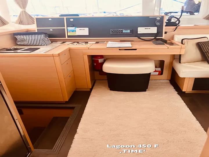 Lagoon 450 in Sukošan / D-Marin Dalmacija Marina - Photo 5