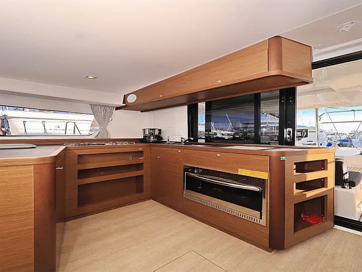 Lagoon 42 in Sukošan / D-Marin Dalmacija Marina - Photo 3