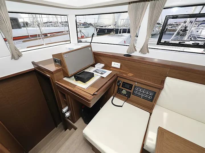 Lagoon 40 in Sukošan / D-Marin Dalmacija Marina - Photo 4