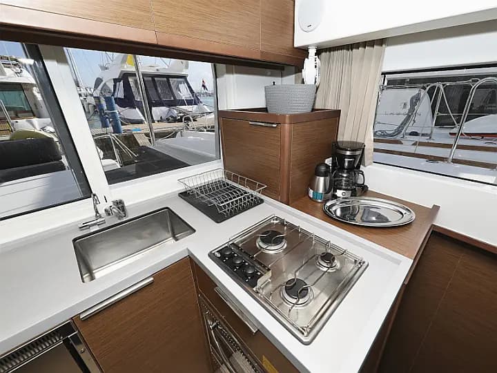 Lagoon 40 in Sukošan / D-Marin Dalmacija Marina - Photo 4